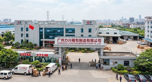 Guangzhou Lixing Bags Co. production floor